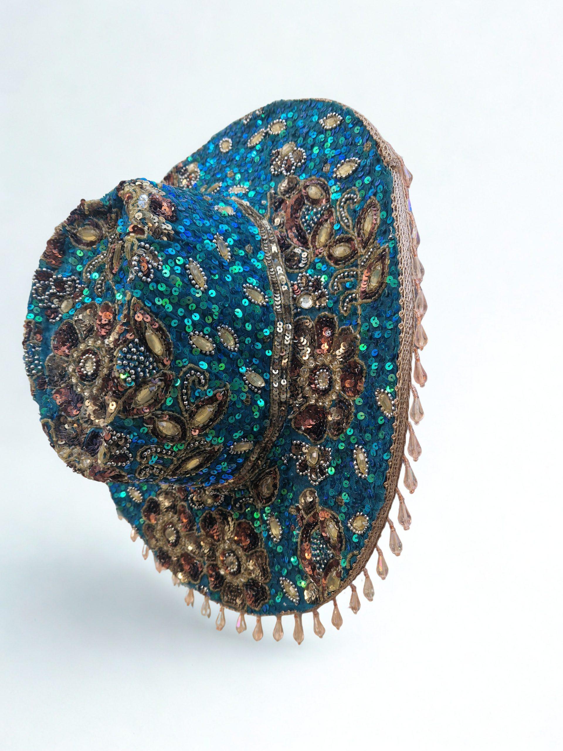 Sombrero Boho Artesanal Bordado a Mano con Lentejuelas y Cuentas color turquesa – Pieza Exclusiva - Imagen 3